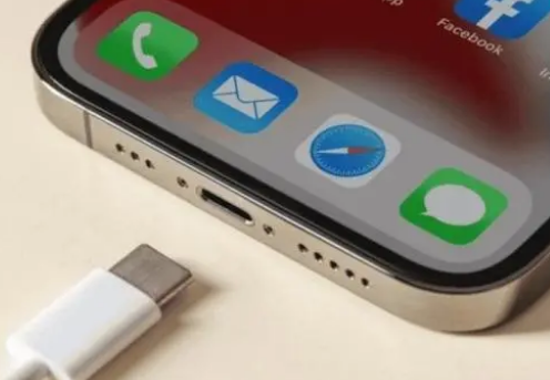 扶风苹果15维修分享iPhone15改USB-C接口后能和安卓用户互借充电器吗 